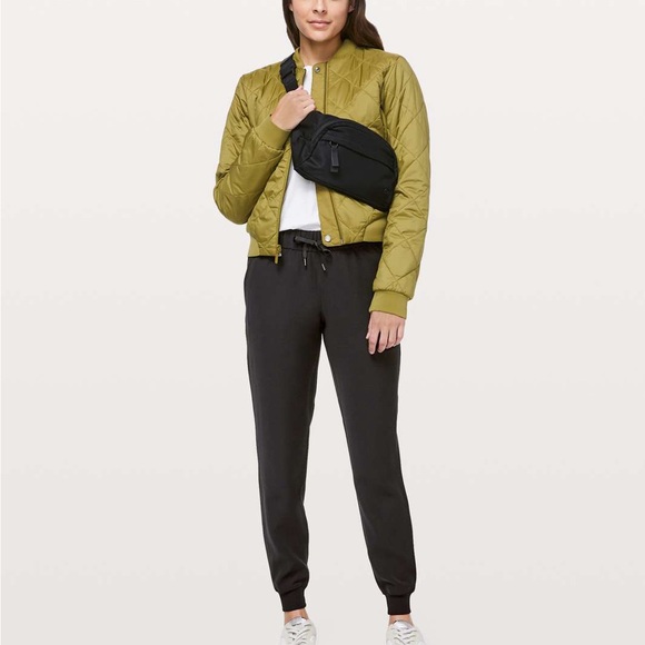 Lululemon On the Fly Jogger - Picture 3 of 5